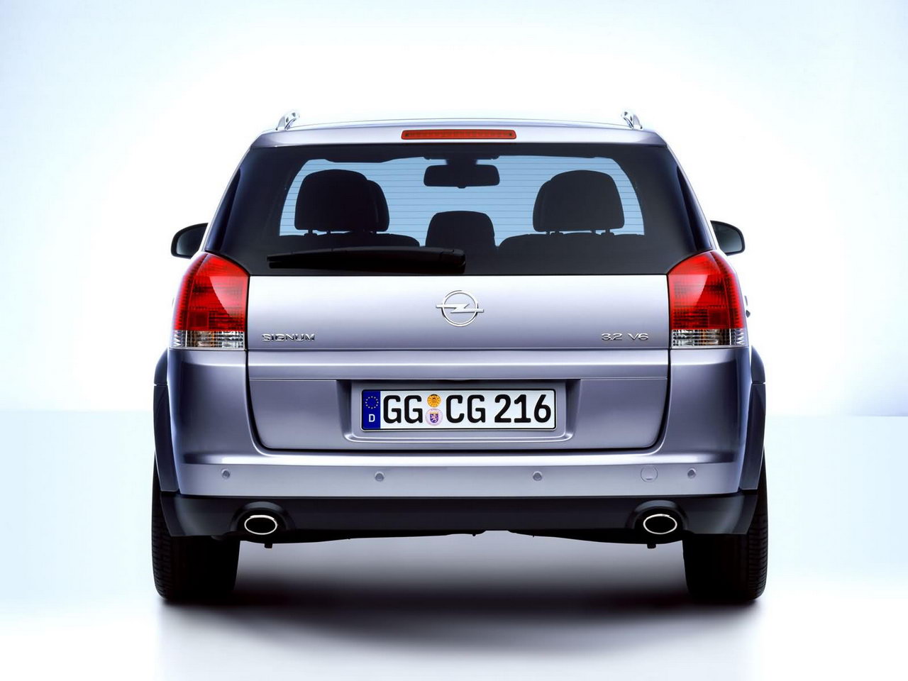 Opel Signum 3.2 V6 2003 006.jpg